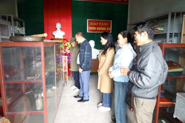 Kể chuyện sử làng bằng... hiện vật