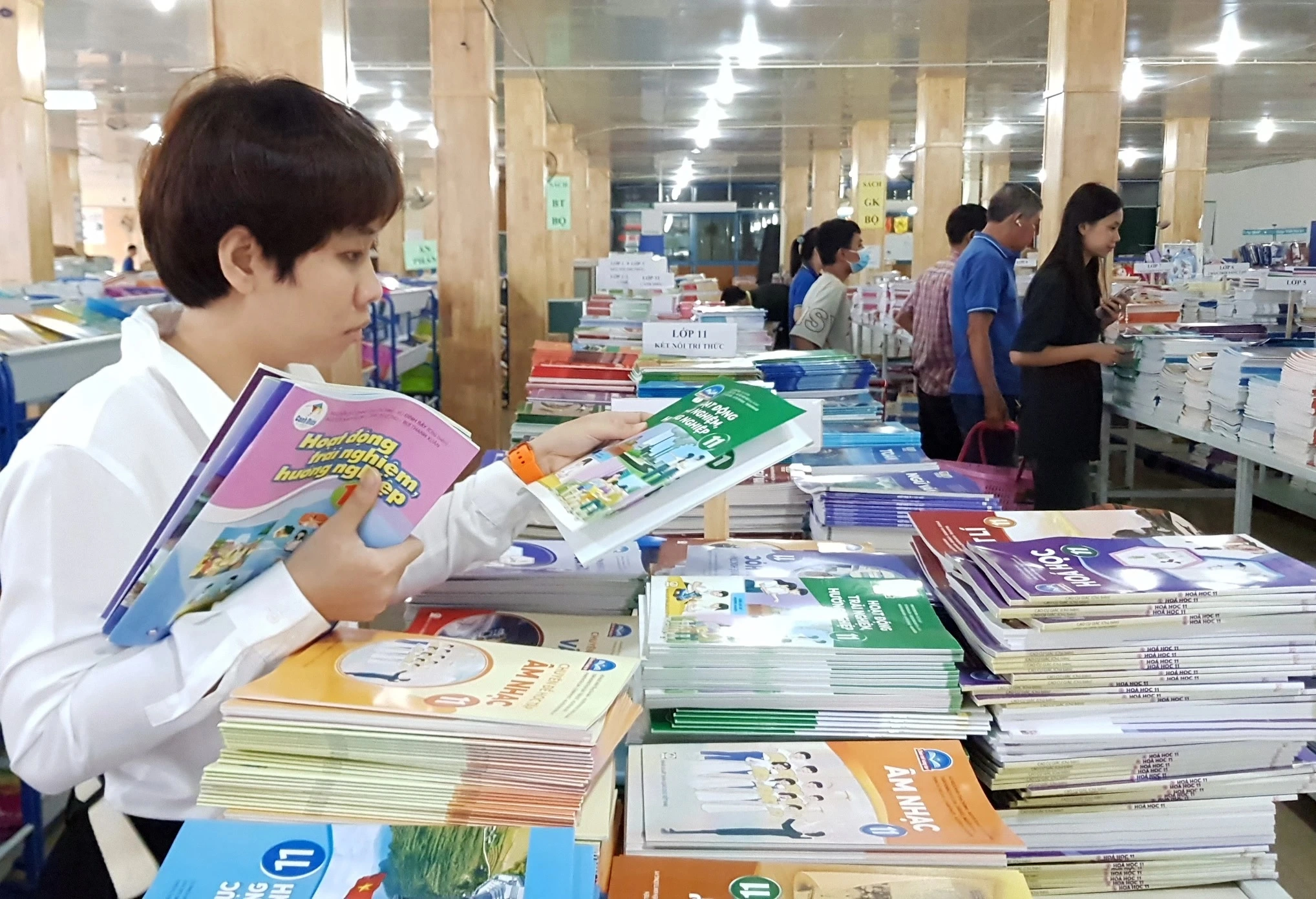 Sự ổn định của giáo dục bắt đầu từ việc lựa chọn một bộ sách giáo khoa