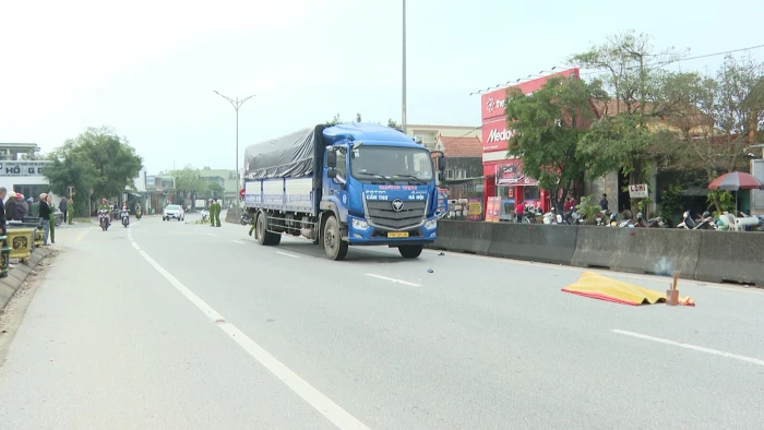 Người phụ nữ tử vong khi băng qua Quốc lộ 1