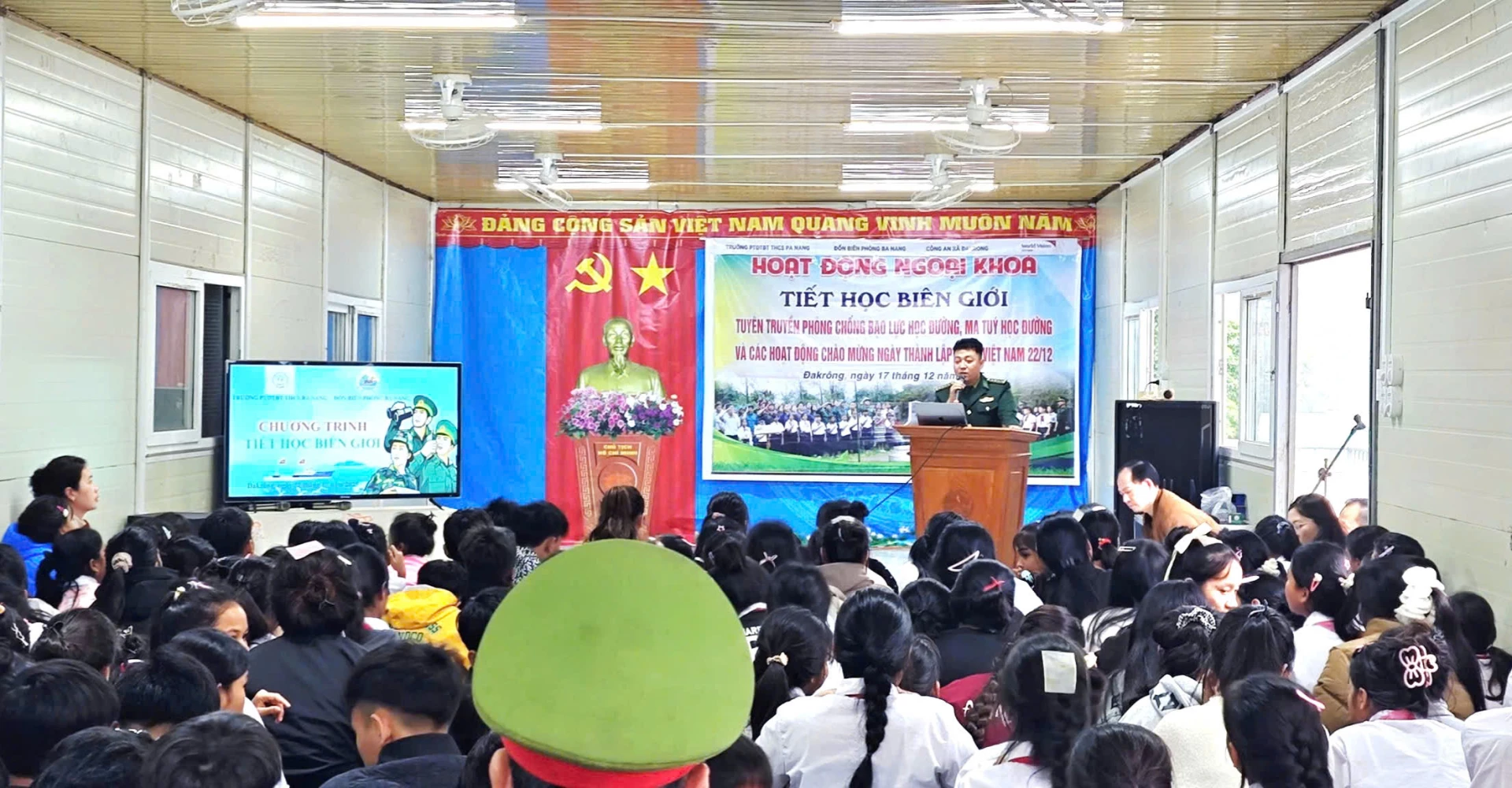 Tham gia buổi ngoại khoá “Tiết học biên giới” học sinh sẽ hiểu rõ hơn truyền thống vẻ vang của Quân đội nhân dân Việt Nam và Luật Biên phòng Việt Nam - Ảnh: K.S