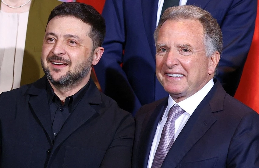 Tổng thống Ukraine Volodymyr Zelensky và Đặc phái viên Mỹ Steve Witkoff tại Berlin. Ảnh: AP