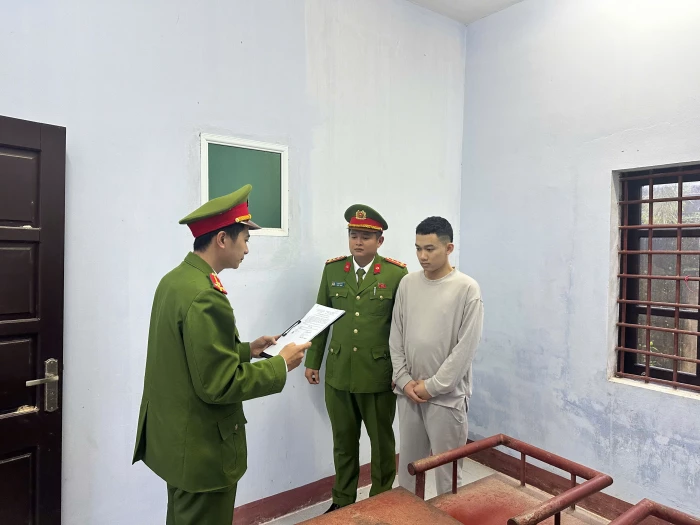 Khởi tố tài xế lái ô tô tông vào một nhóm người