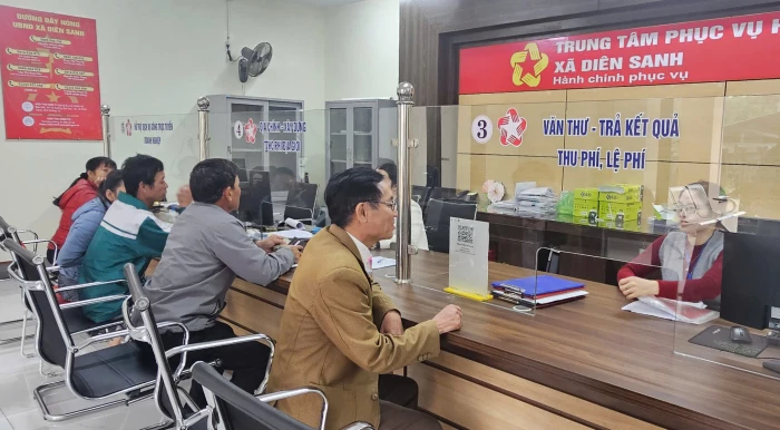 Giúp người yếu thế tiếp cận với dịch vụ hành chính hiện đại