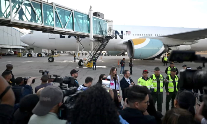 Mỹ ký hợp đồng gần 140 triệu USD mua 6 máy bay để chở người bị trục xuất