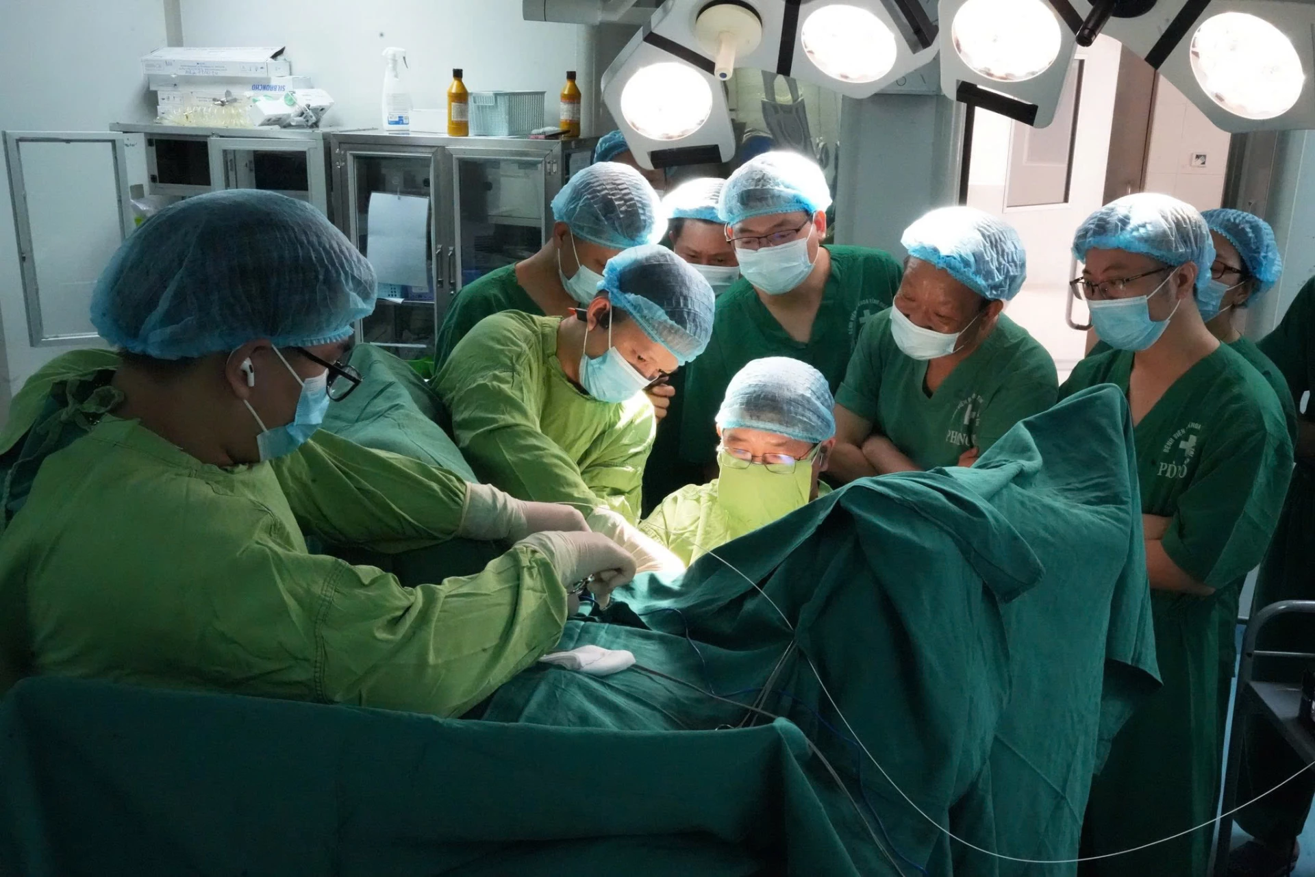 Nhiều cơ sở khám chữa bệnh chú trọng việc đào tạo, nâng cao chất lượng “tay nghề” cho đội ngũ y, bác sĩ - Ảnh: H.L