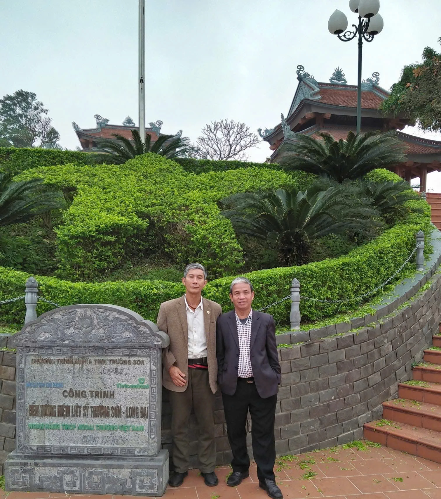 Mỗi chuyến đi thực tế, Phan Văn Chương lại có thêm nguồn tư liệu để sáng tác thơ, văn- Ảnh: Nh.V