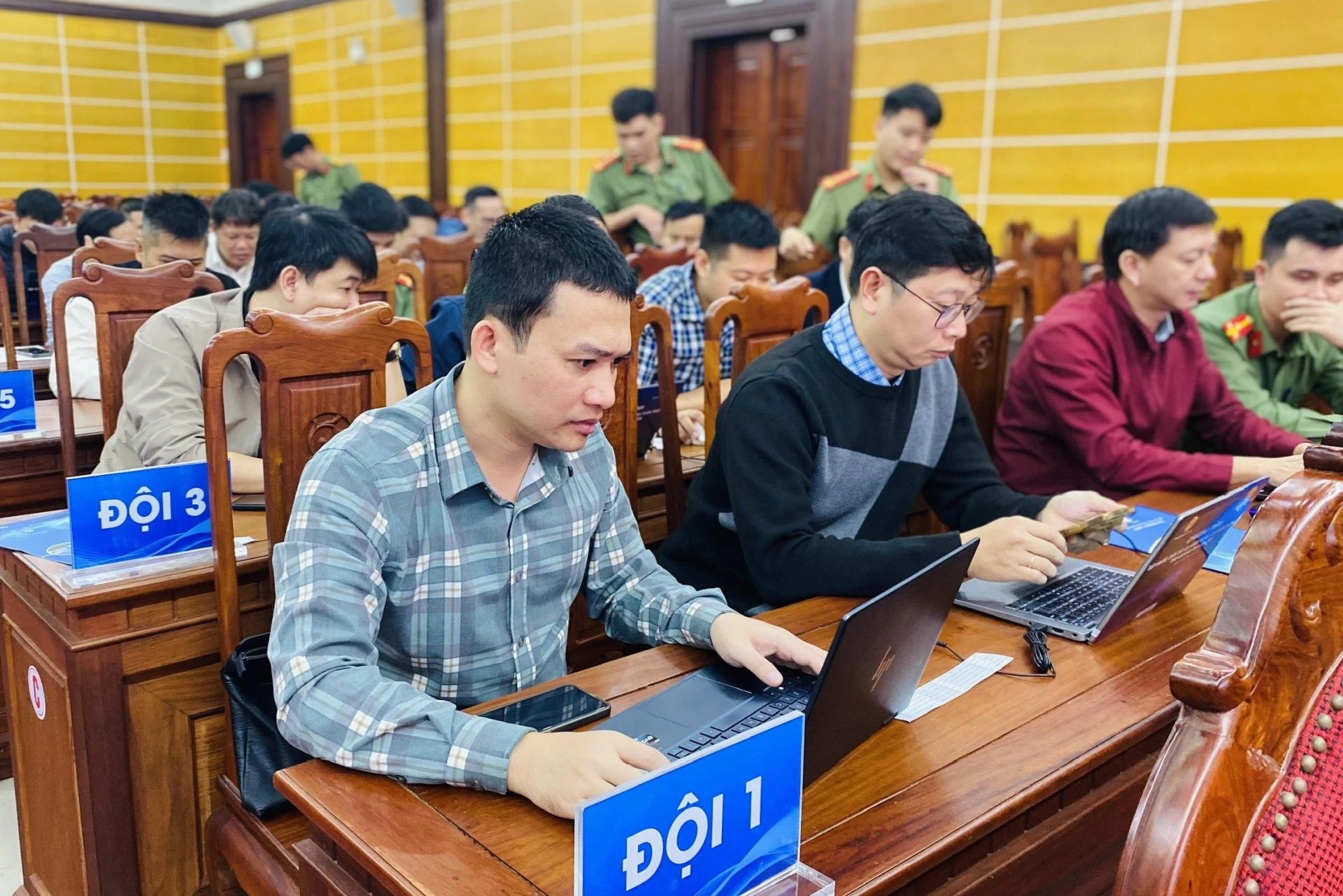 Các đội tham gia diễn tập thực chiến phòng, chống và phản ứng trước tình huống tấn công mạng - Ảnh: T.L