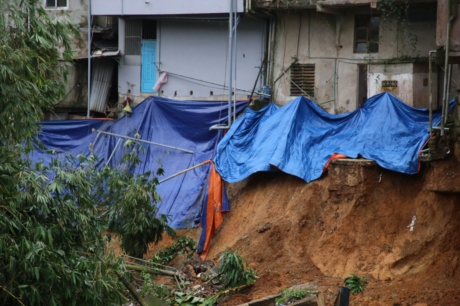 Sạt lở, sụt trượt ảnh hưởng lớn đến cuộc sống của hàng chục người dân xã Khe Sanh