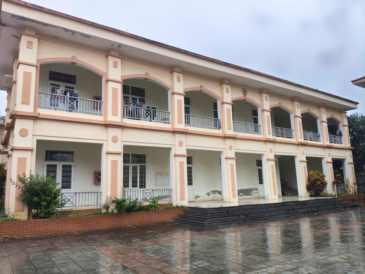 Các hộ dân có nhà bị hư hỏng được bố trí ở khu nhà 2 tầng khang trang, kiên cố, đảm bảo an toàn