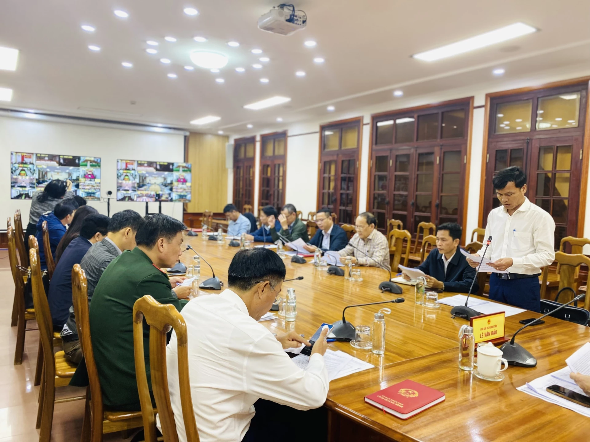 Lãnh đạo Sở Nông nghiệp và Môi trường tỉnh báo cáo tại hội nghị - Ảnh: T.L