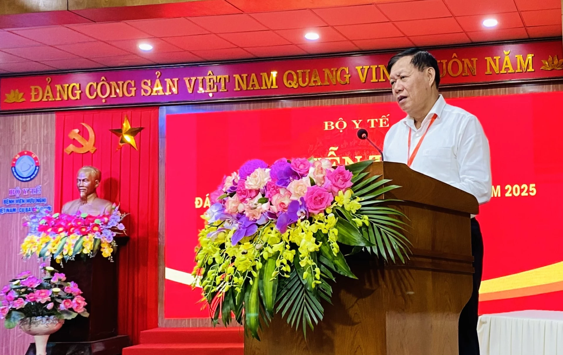 Thứ trưởng Bộ Y tế Đỗ Xuân Tuyên phát biểu khai mạc cuộc diễn tập - Ảnh: Quang Ngọc