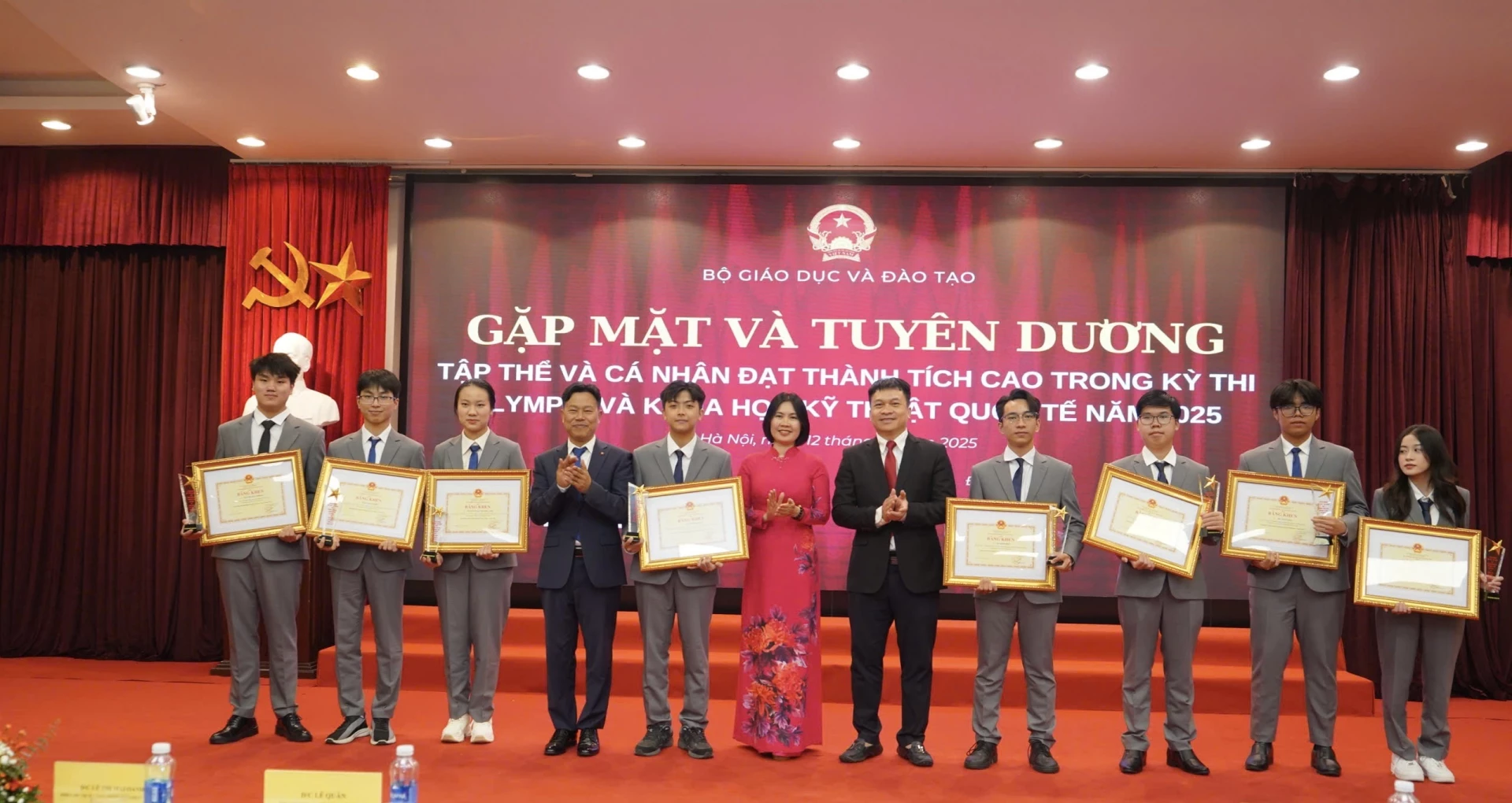 Việc được vinh danh tại các sân chơi lớn tạo động lực để thầy và trò Trường THPT Quảng Trị nỗ lực chin phục những đỉnh cao mới