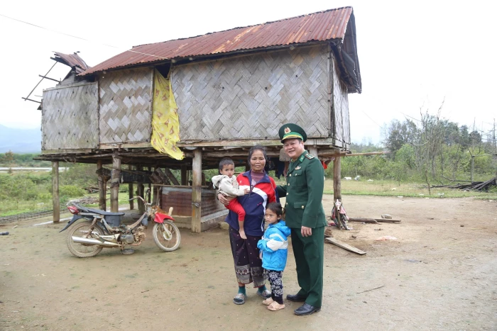 Giữ biên cương bằng cả trái tim