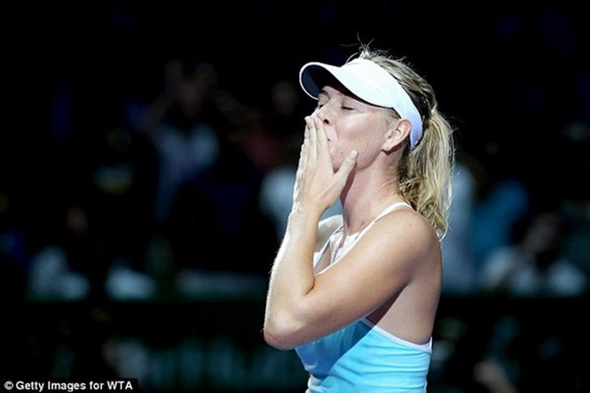WTA Finals 2015: Halep bị loại, Sharapova giành vé vào bán kết