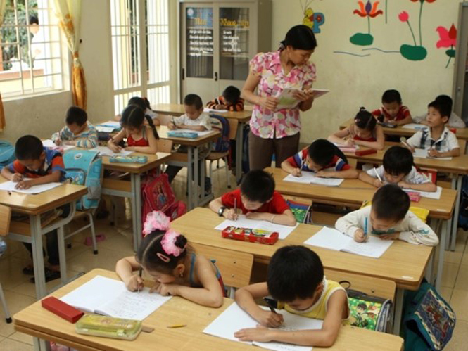 Ưu tiên tiền lương cho giáo viên trước khi đầu tư cơ sở vật chất?