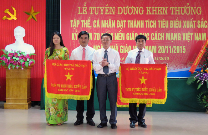 Cán bộ, giáo viên là nhân tố quyết định sự thành công của giáo dục và đào tạo