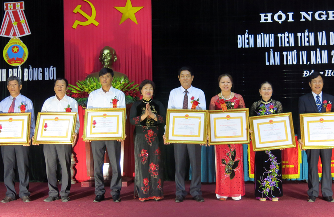 Đảng bộ thành phố Đồng Hới: Tăng cường lãnh đạo hoàn thành thắng lợi mục tiêu, nhiệm vụ năm 2015