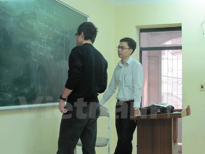 10 năm thí điểm dạy học bằng tiếng Anh: Giáo viên vẫn tự biên tự diễn