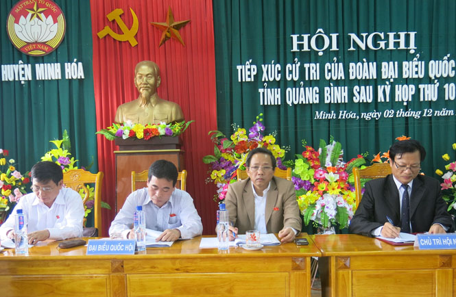 Đoàn đại biểu Quốc hội tỉnh tiếp xúc cử tri tại huyện Minh Hóa