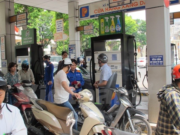 Từ 15 giờ ngày 3-12, giá xăng Ron 92 và E5 cùng giảm 258 đồng mỗi lít