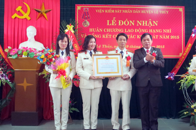 Viện Kiểm sát nhân dân huyện Lệ Thủy: Đón nhận Huân chương Lao động hạng Nhì