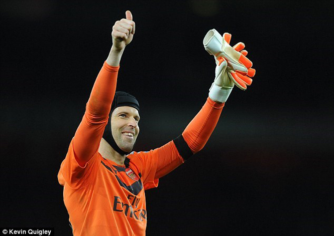 Thủ thành Petr Cech thiết lập kỷ lục mới tại Premier League