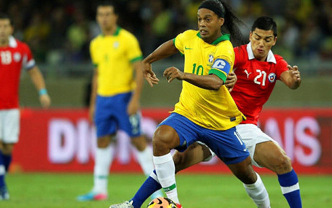 Ronaldinho cùng các cựu danh thủ Brazil sang Việt Nam