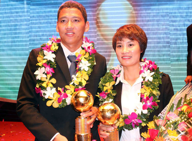 Anh Đức và Minh Nguyệt giành Quả bóng Vàng Việt Nam 2015