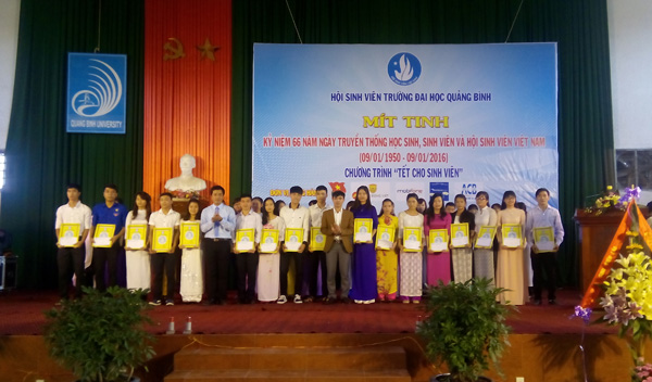Mít tinh kỷ niệm 66 năm Ngày truyền thống học sinh, sinh viên