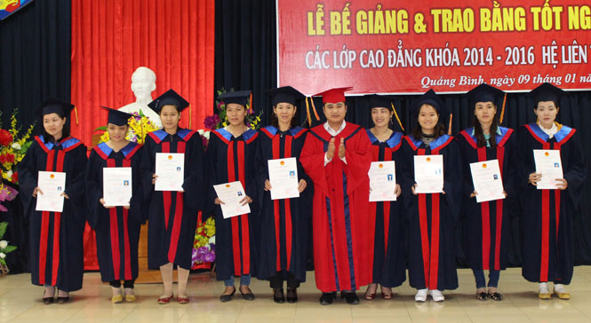 Bế giảng và phát bằng tốt nghiệp lớp kỹ thuật chế biến món ăn