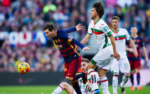 Messi lập hat-trick, Barca trở lại ngôi đầu La Liga