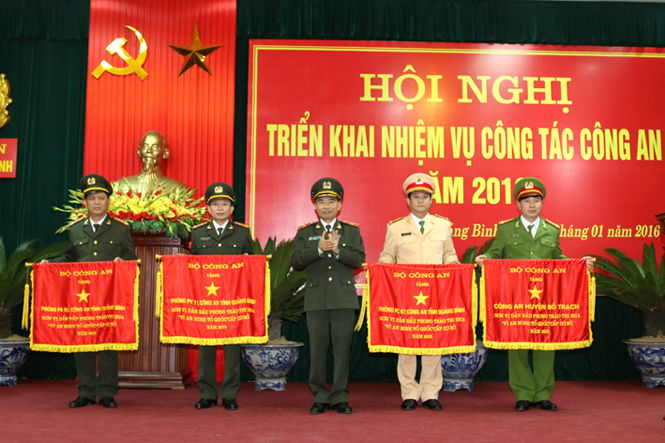Giữ vững lá cờ đầu trong phong trào thi đua Vì ANTQ