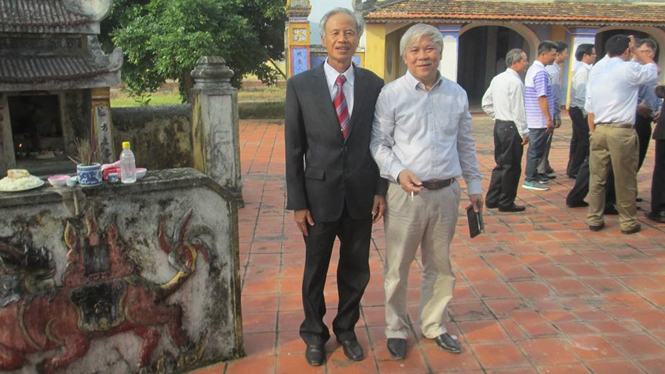 Giáo sư sinh ra từ làng