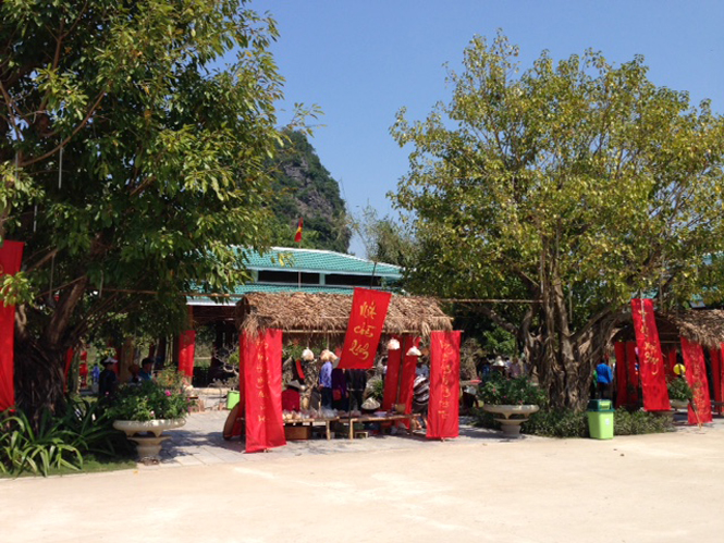 Hội chợ "Xuân về mang thương nhớ"