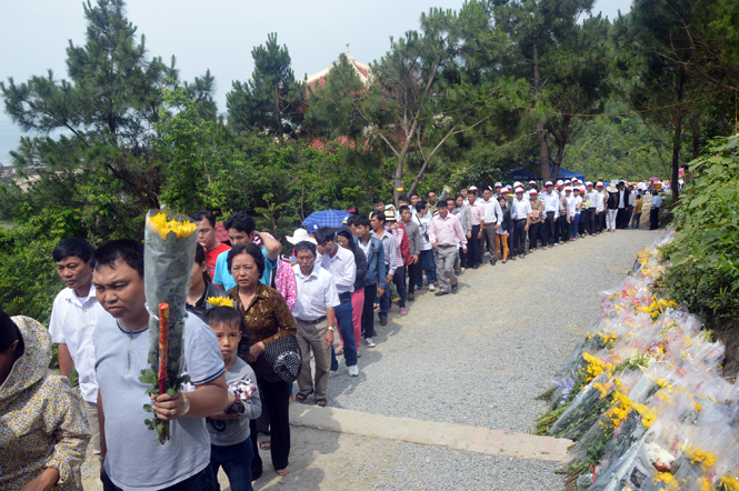 Du lịch tâm linh thu hút khách