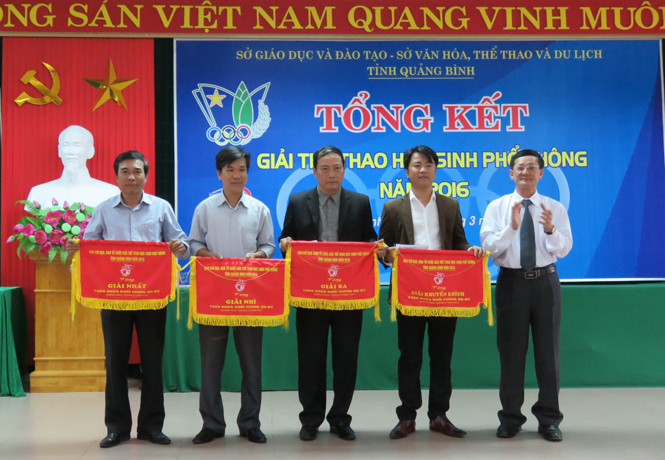 Phòng Giáo dục-Đào tạo Lệ Thủy giành giải nhất toàn đoàn