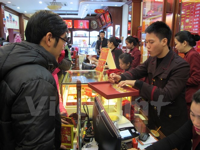 Lần đầu tiên sau 6 năm, giá vàng SJC rẻ hơn giá vàng thế giới