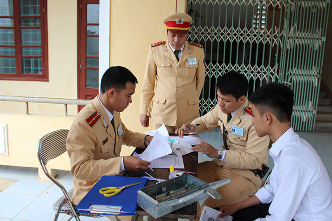 Một cách làm hay trong đăng ký xe mô tô điện, xe máy điện ở địa bàn miền núi