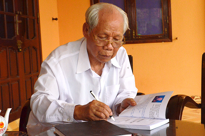 Người kể chuyện làng