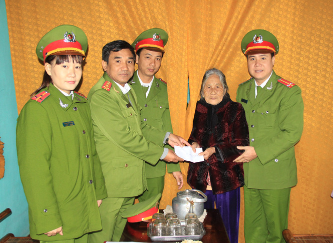 Trại giam Đồng Sơn nhận phụng dưỡng 2 Mẹ Việt Nam anh hùng