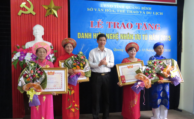 4 nghệ nhân vừa được phong tặng danh hiệu "nghệ nhân ưu tú"