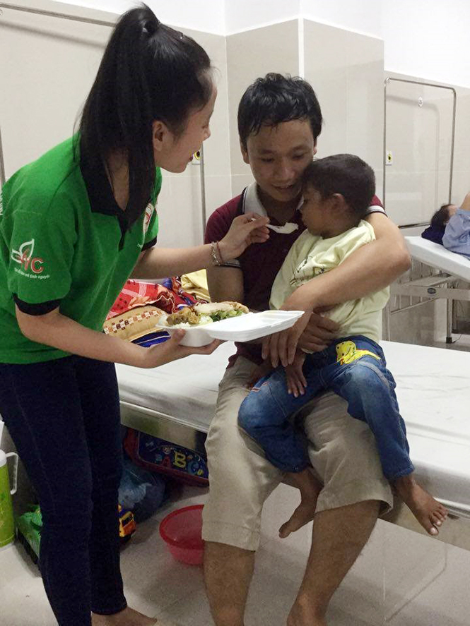 Hãy giúp đỡ em Duấn!