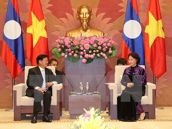 Chủ tịch Quốc hội Nguyễn Thị Kim Ngân tiếp Thủ tướng Lào