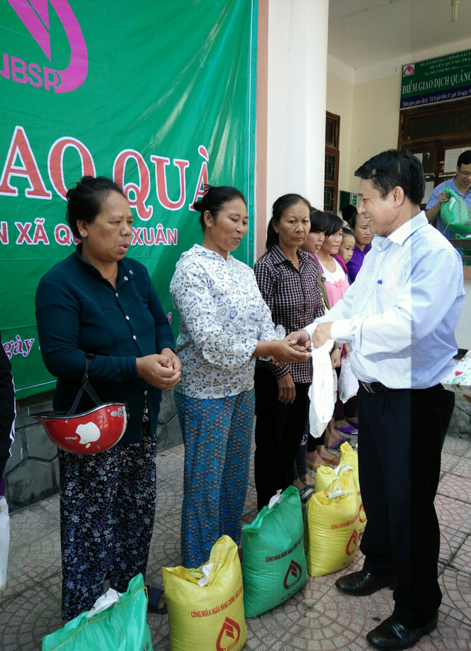 Công đoàn Ngân hàng chính sách xã hội Việt Nam: Thăm và hỗ trợ ngư dân Quảng Bình