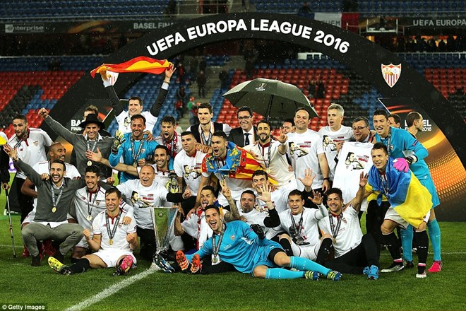Hạ Liverpool, Sevilla lần thứ 3 liên tiếp vô địch Europa League