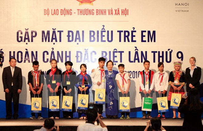 Gặp mặt 55 trẻ em tiêu biểu có hoàn cảnh đặc biệt vượt khó