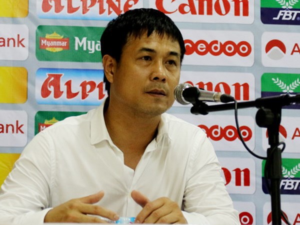 Hữu Thắng khen Công Vinh, chê hàng phòng ngự tuyển Việt Nam