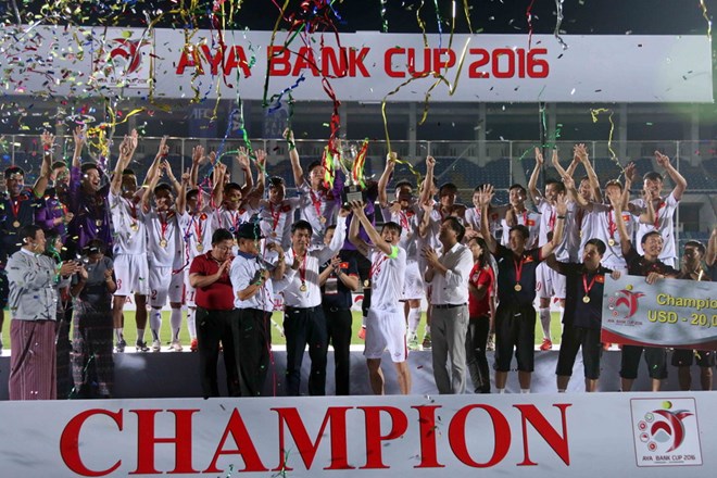Thắng đậm Singapore, đội tuyển Việt Nam đăng quang Aya Bank Cup