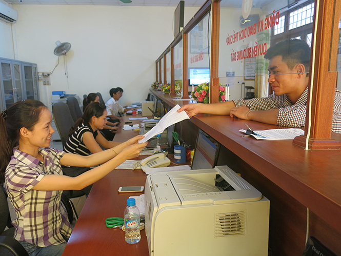 Hết lòng vì dân