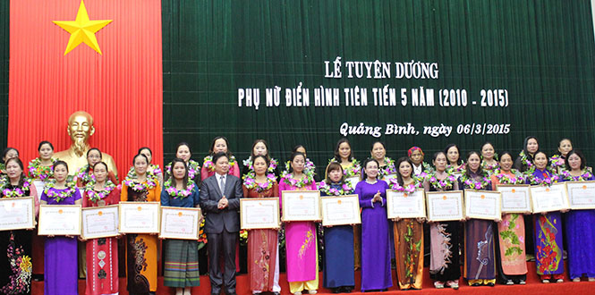 Nở rộ vườn hoa ngàn việc tốt